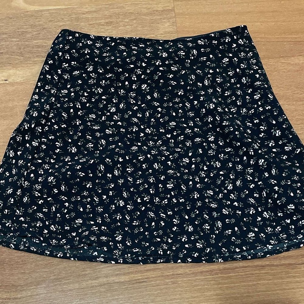 H&M A-line skirt Size: 2